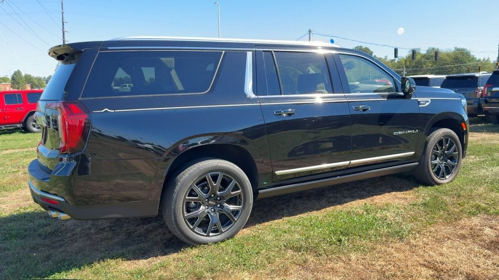 Pre-Owned 2023 GMC Yukon XL Denali - photo - 6