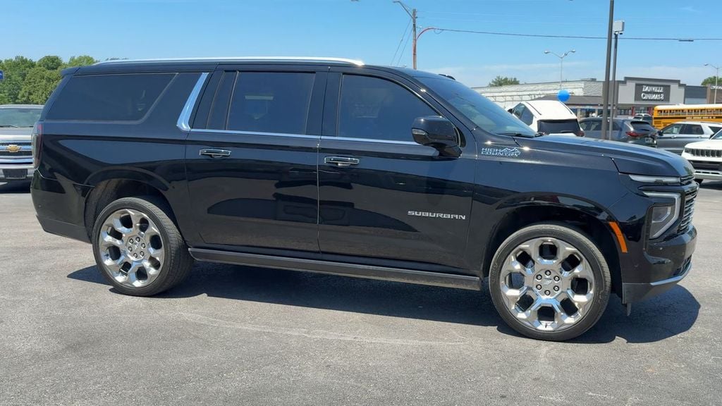 Pre-Owned 2025 Chevrolet Suburban High Country - photo - 7