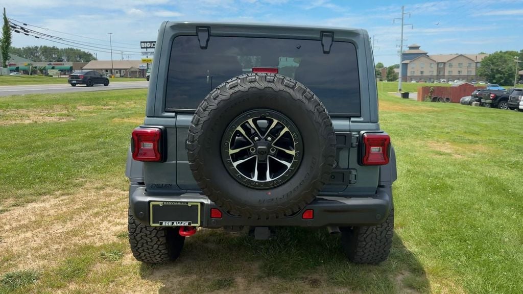 Pre-Owned 2025 Jeep Wrangler Rubicon - photo - 5