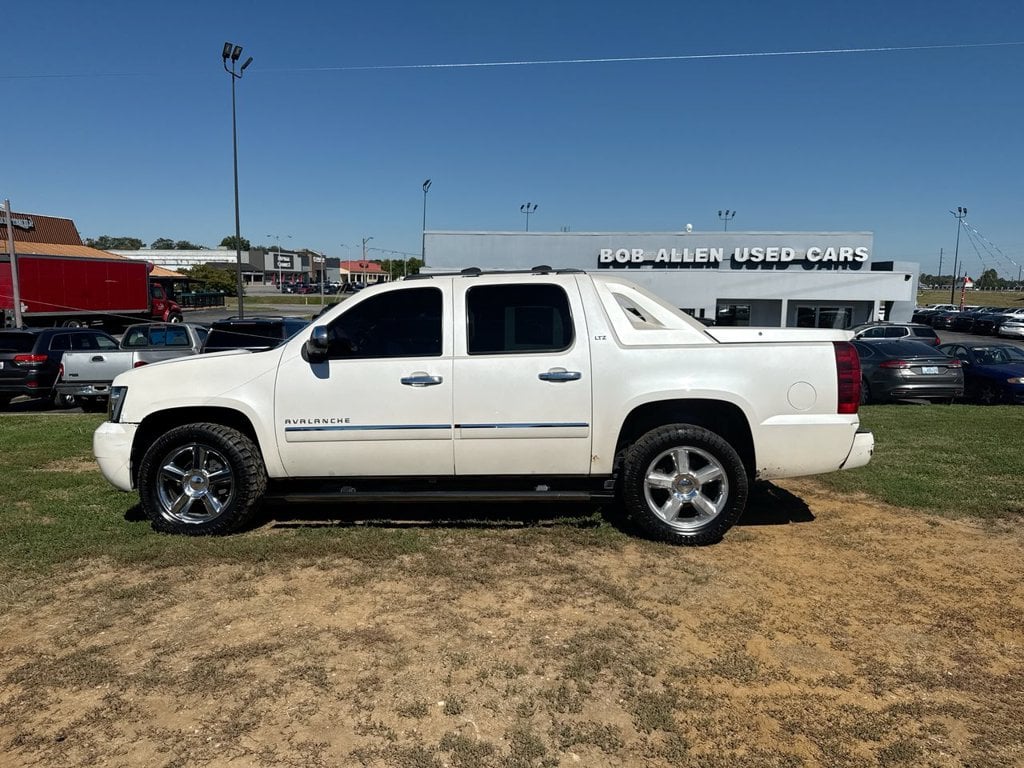 Pre-Owned 2012 Chevrolet Avalanche 1500 LTZ - photo - 2
