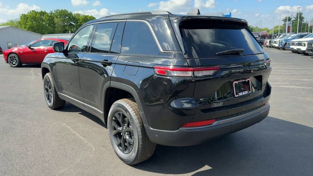 New 2026 Jeep Grand Cherokee Altitude - photo - 4