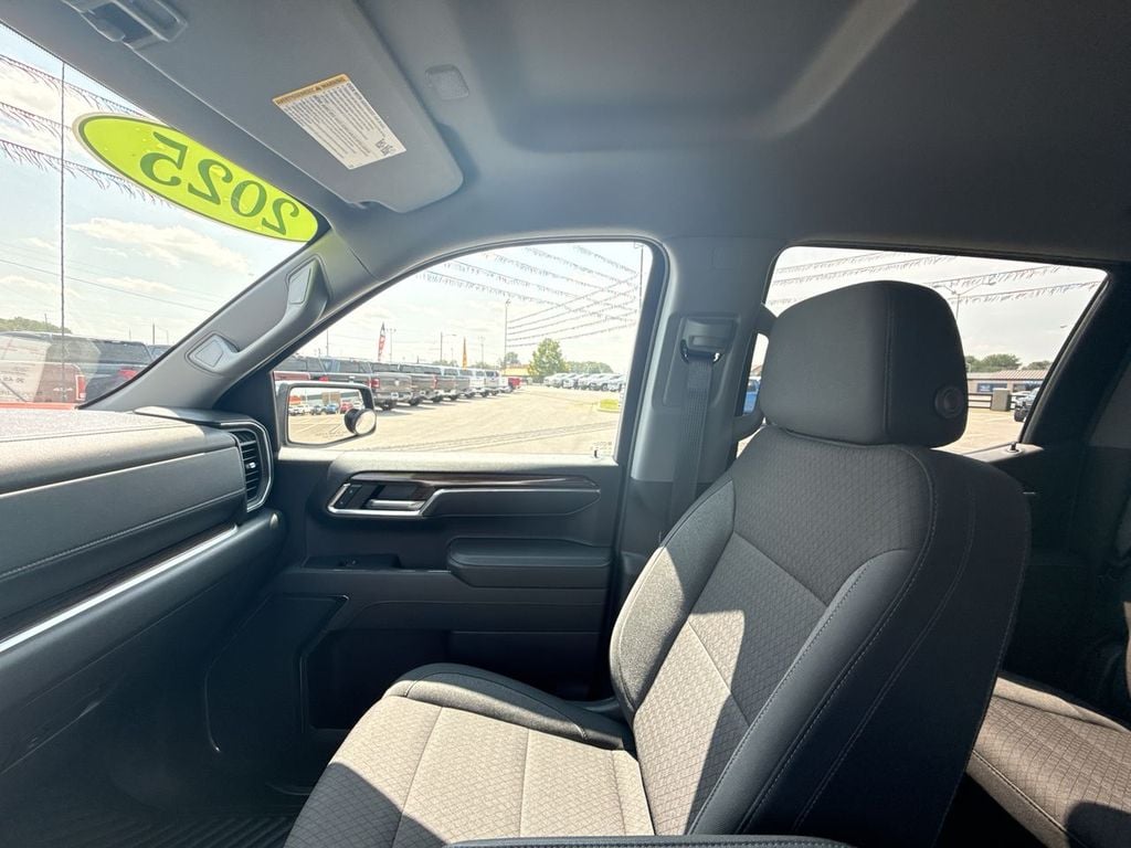 Pre-Owned 2025 Chevrolet Silverado 1500 LT - photo - 30