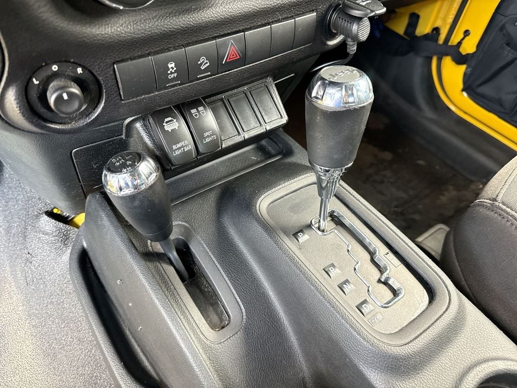 Pre-Owned 2015 Jeep Wrangler Sport - photo - 17