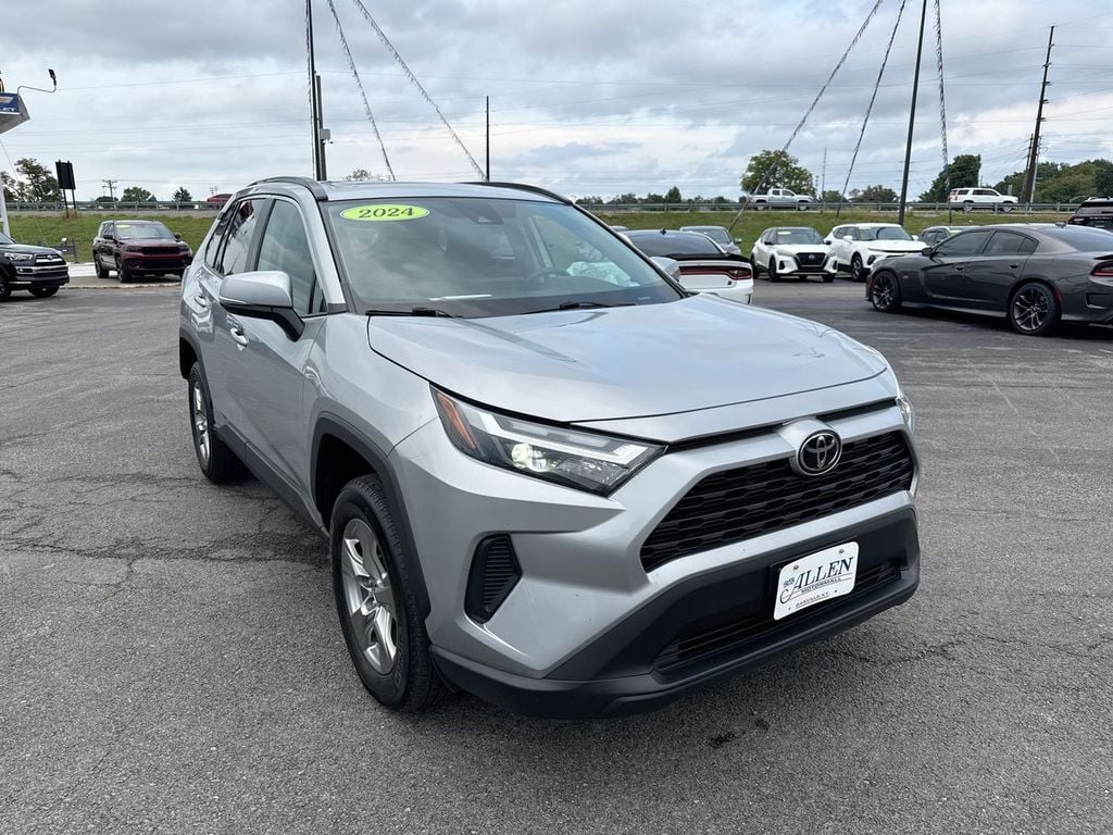 Pre-Owned 2024 Toyota RAV4 XLE - photo - 14