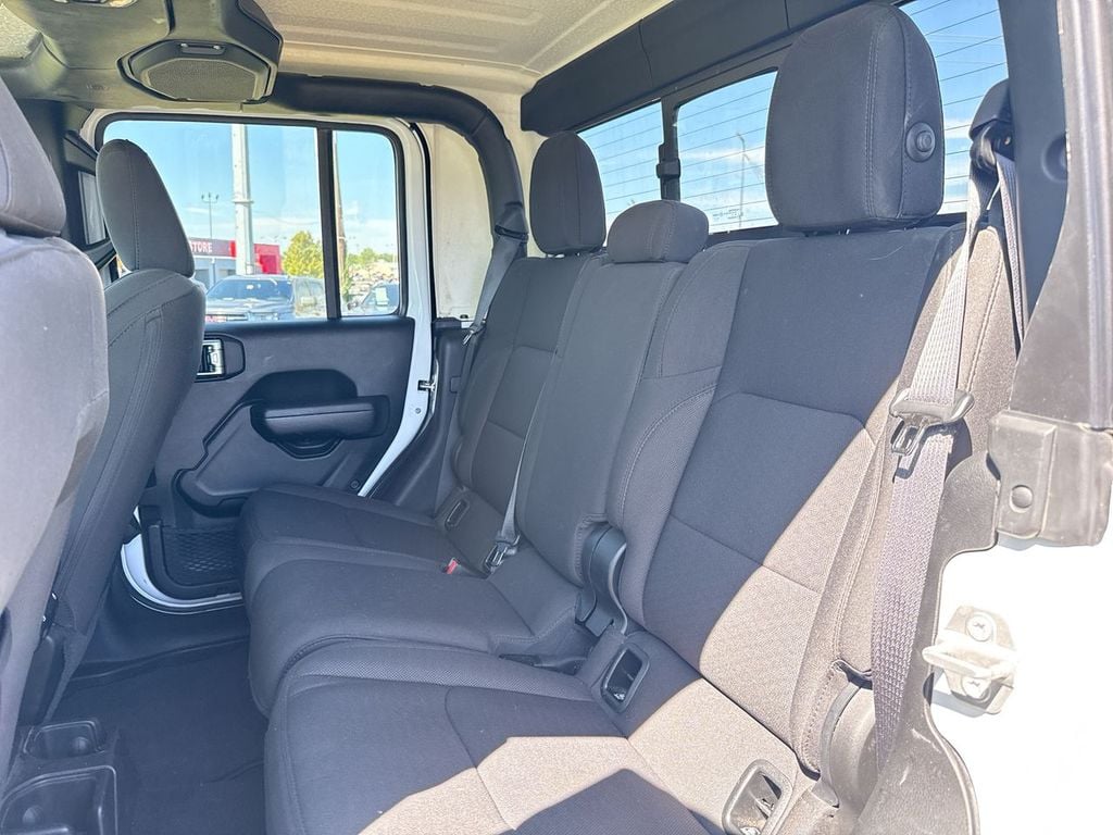 Pre-Owned 2023 Jeep Gladiator Sport S - photo - 18