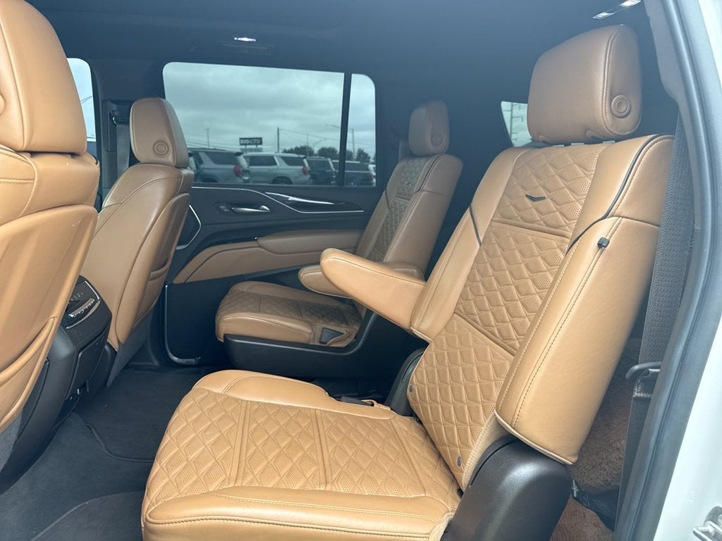 Pre-Owned 2023 Cadillac Escalade ESV Premium - photo - 20
