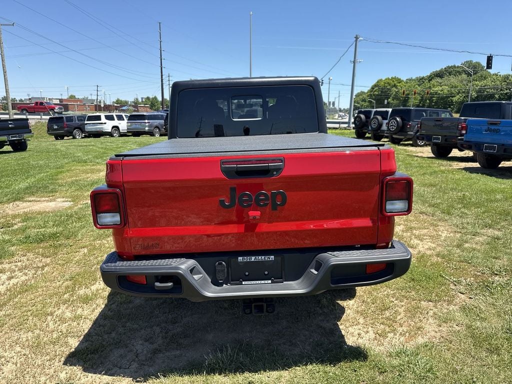 Pre-Owned 2023 Jeep Gladiator Sport S - photo - 17