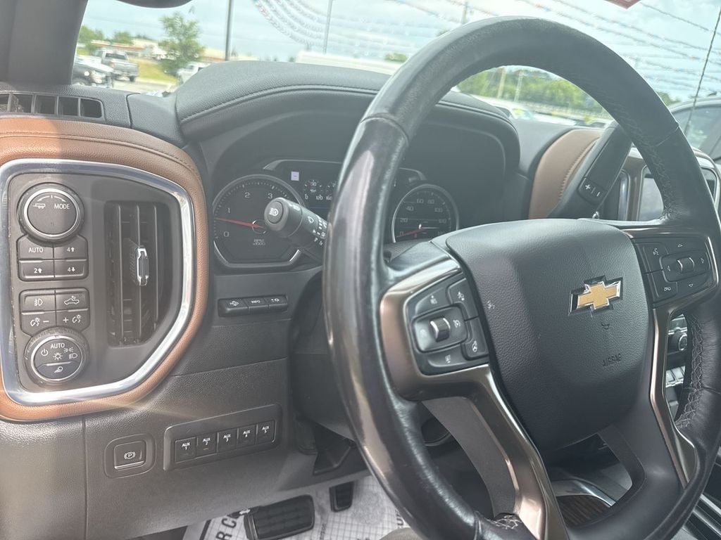 Pre-Owned 2022 Chevrolet Silverado 3500HD High Country - photo - 25