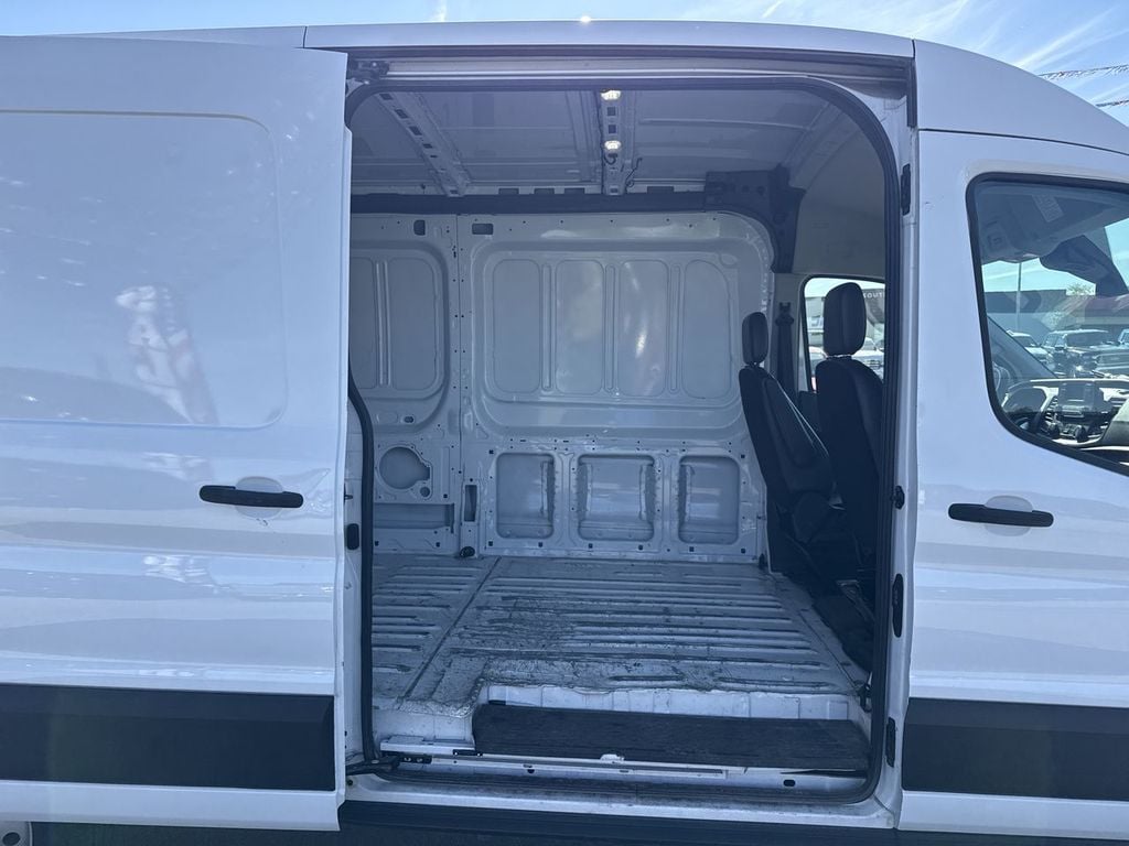 Pre-Owned 2023 Ford Transit-250 Base - photo - 18