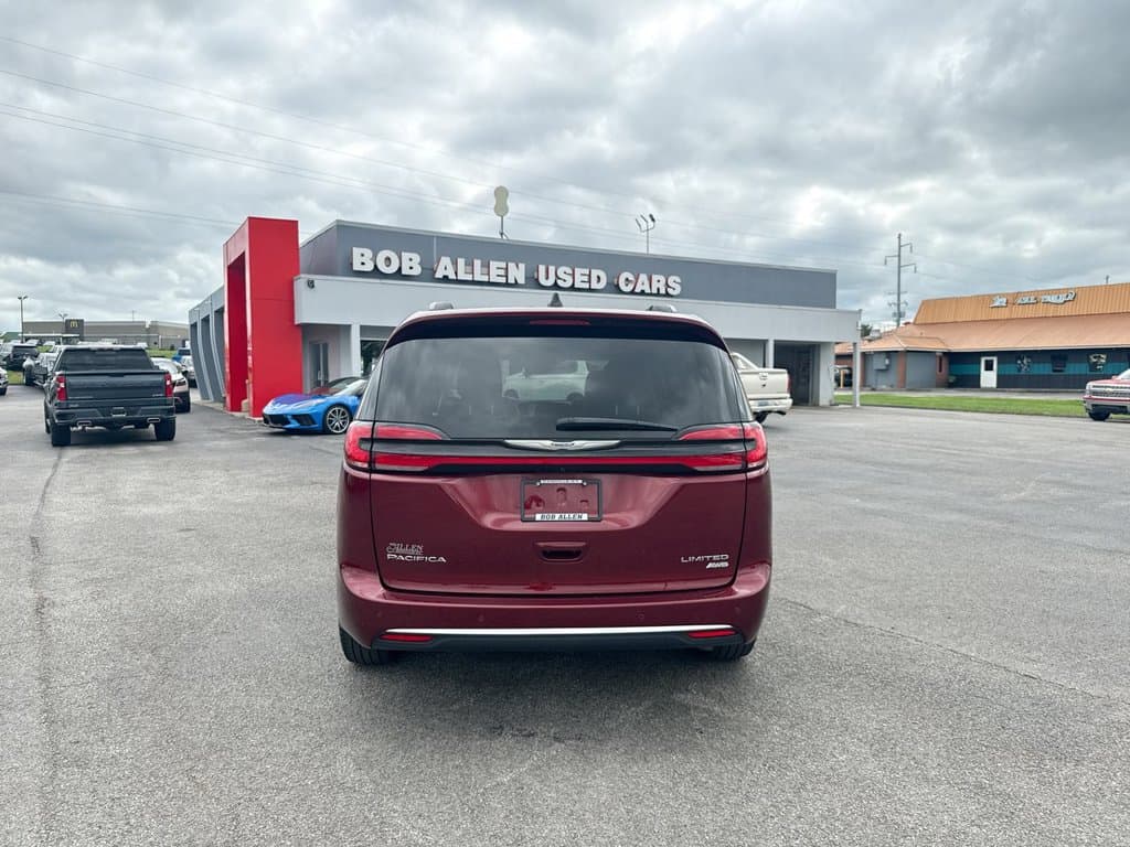 Pre-Owned 2023 Chrysler Pacifica Limited - photo - 18