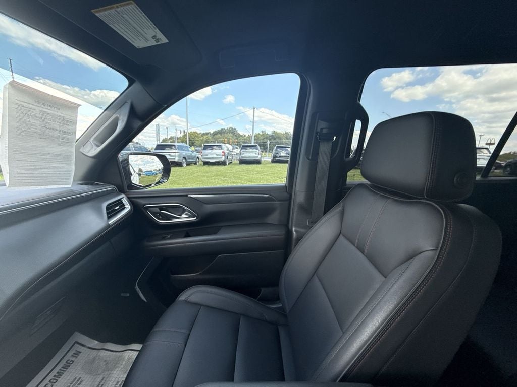 Pre-Owned 2024 Chevrolet Suburban RST - photo - 32