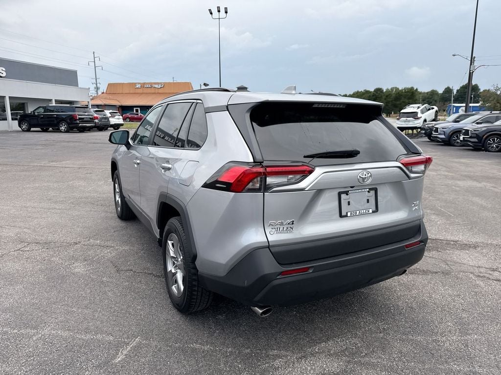 Pre-Owned 2024 Toyota RAV4 XLE - photo - 11