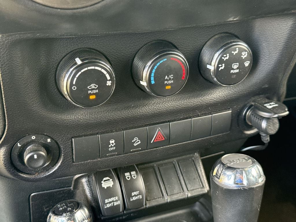 Pre-Owned 2015 Jeep Wrangler Sport - photo - 19