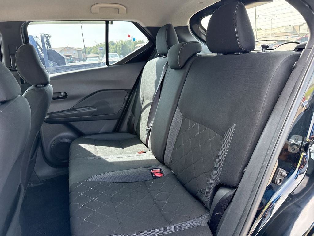 Pre-Owned 2019 Nissan Kicks S - photo - 10