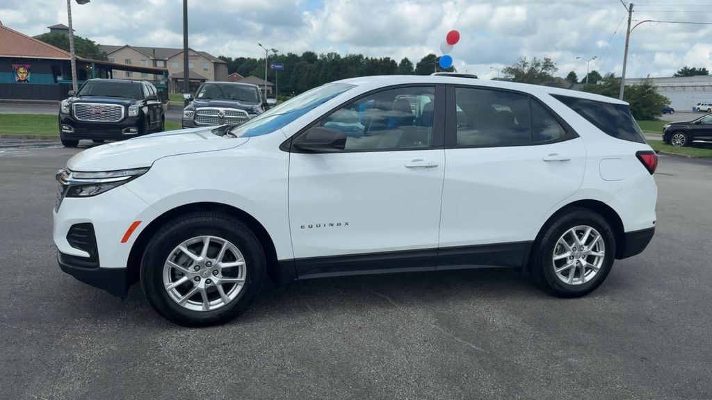 Pre-Owned 2022 Chevrolet Equinox LS - photo - 2