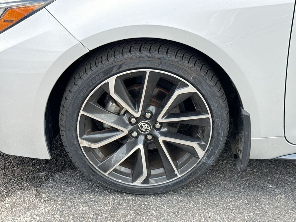Pre-Owned 2021 Toyota Corolla XSE - photo - 9