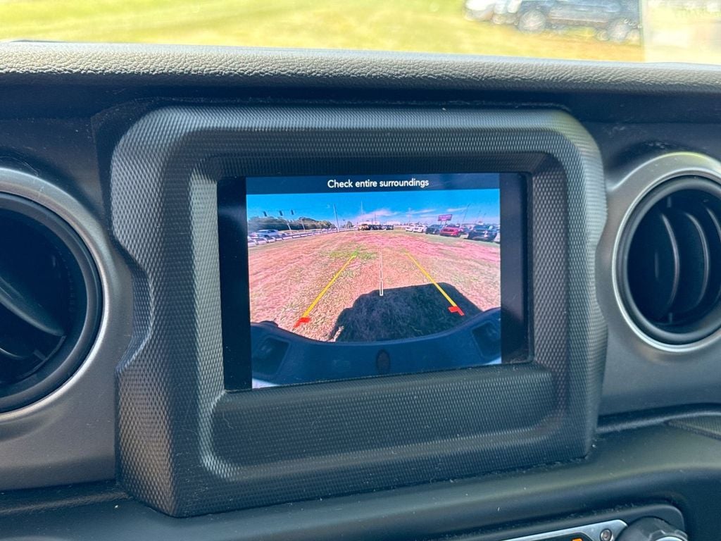 Pre-Owned 2023 Jeep Gladiator Sport S - photo - 27