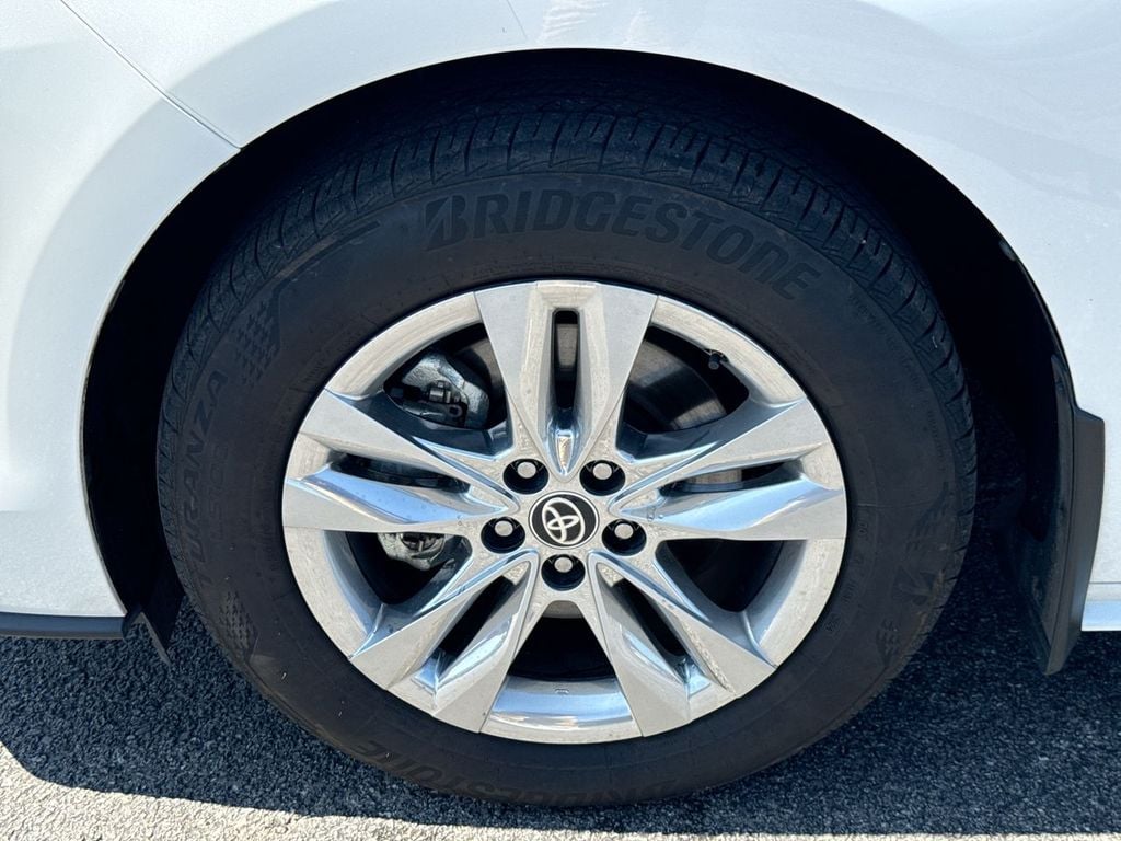 Pre-Owned 2025 Toyota Sienna XLE - photo - 9