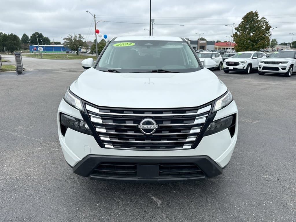 Pre-Owned 2024 Nissan Rogue SV - photo - 15