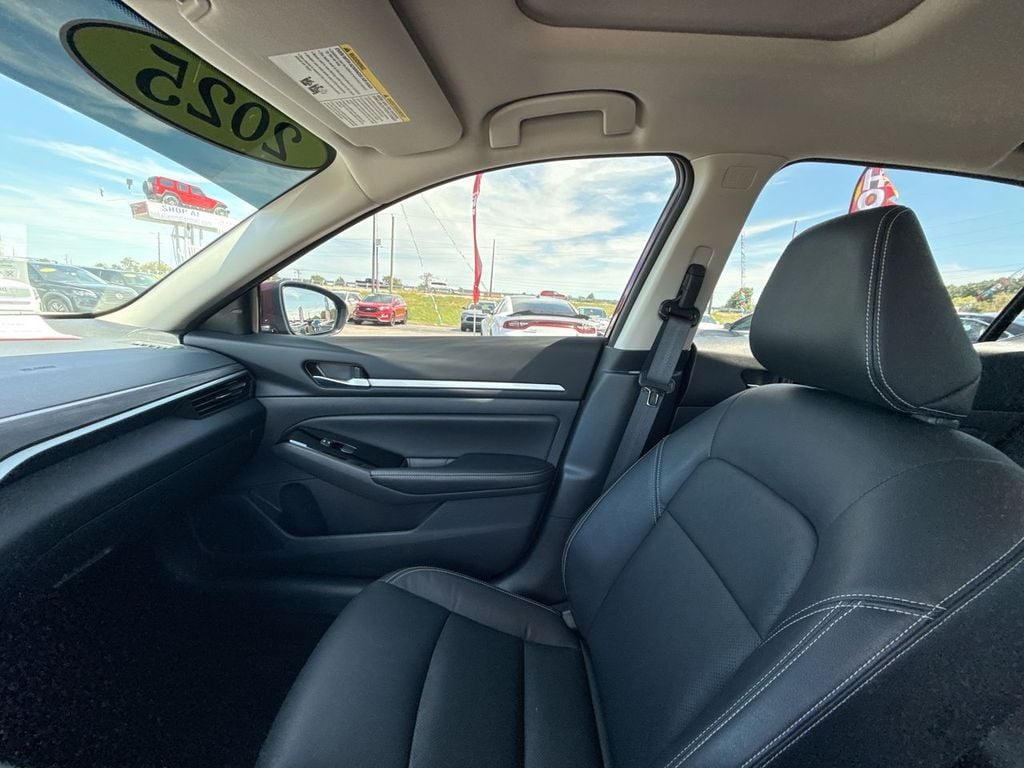 Pre-Owned 2025 Nissan Altima 2.5 SL - photo - 30