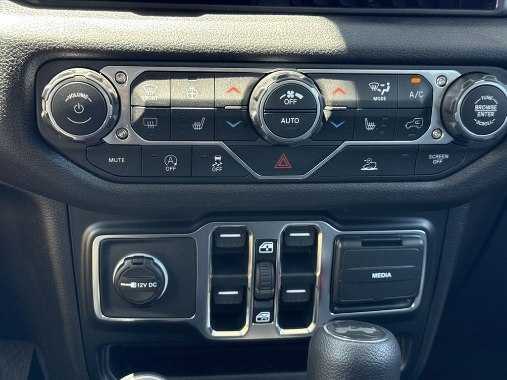 New 2026 Jeep Wrangler Sport S - photo - 28
