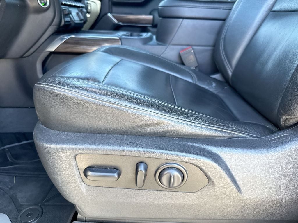 Pre-Owned 2020 Chevrolet Silverado 1500 RST - photo - 13