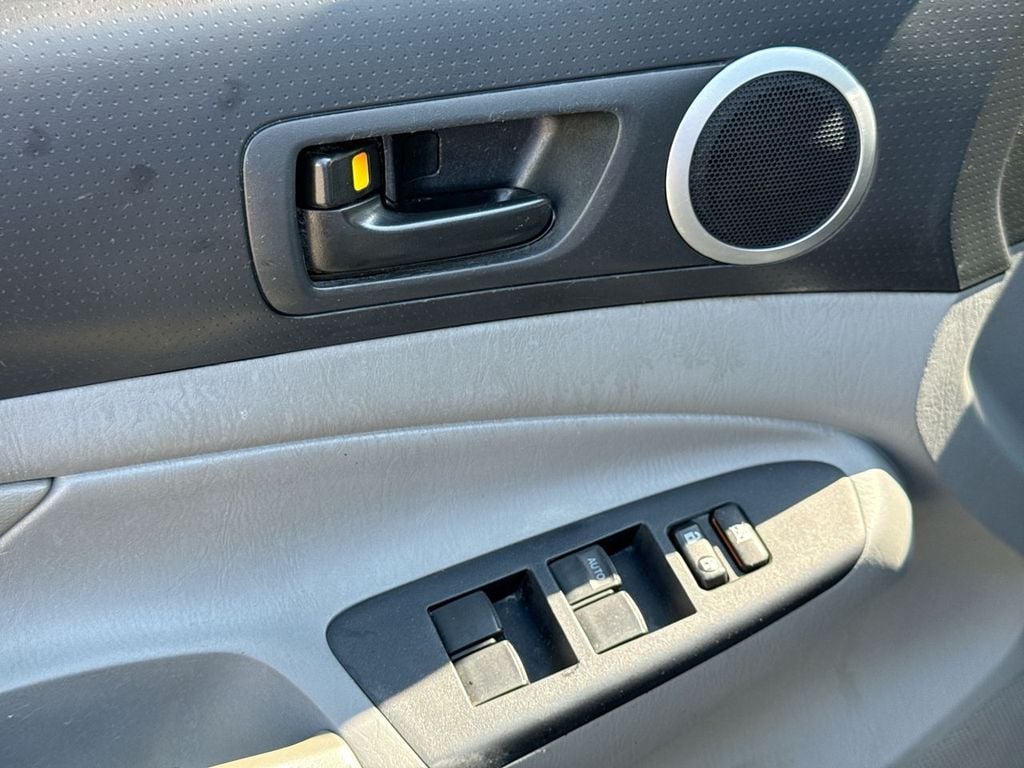 Pre-Owned 2012 Toyota Tacoma Base - photo - 11