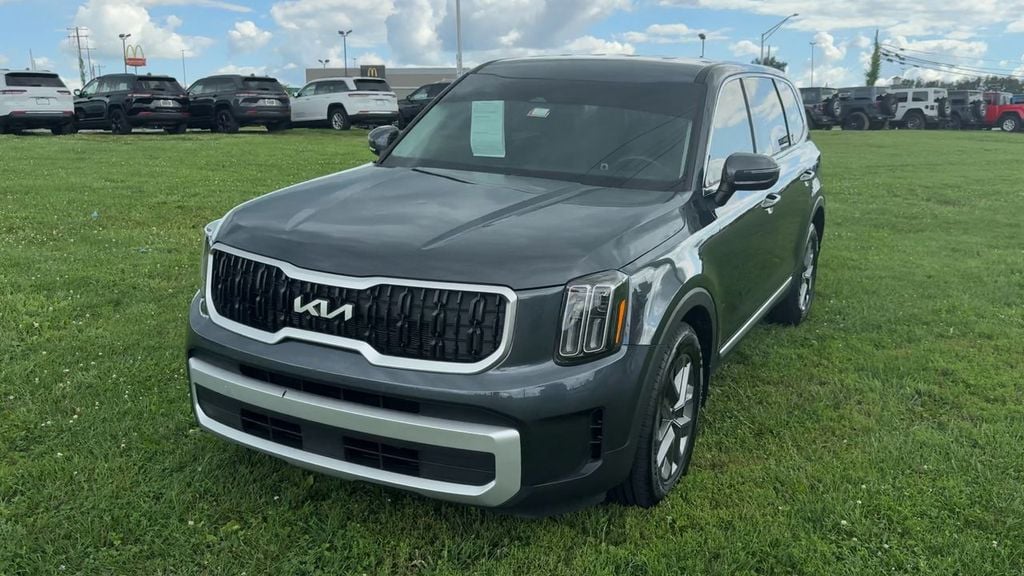 Pre-Owned 2024 Kia Telluride LX - photo - 1