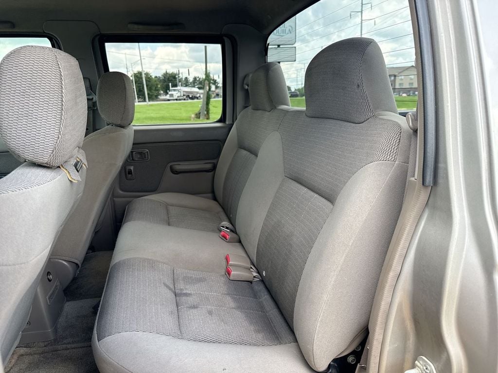 Pre-Owned 2004 Nissan Frontier XE - photo - 10