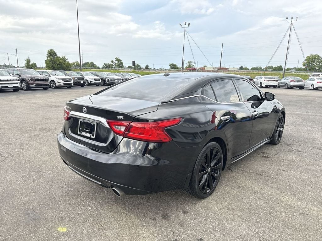 Pre-Owned 2017 Nissan Maxima SR - photo - 4