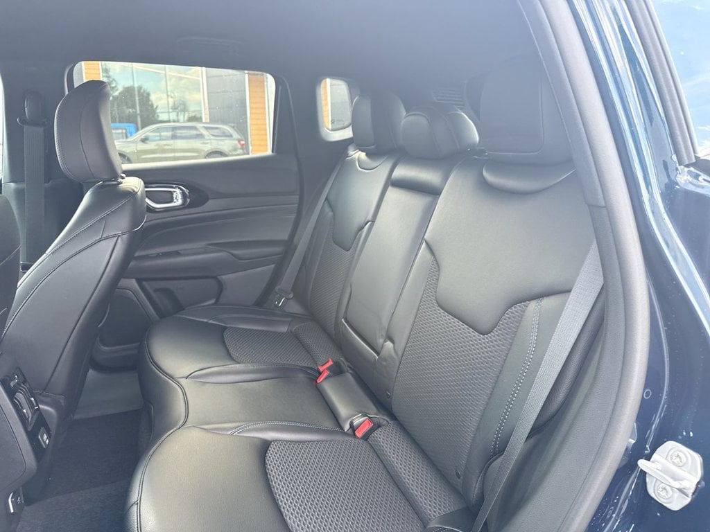 New 2026 Jeep Compass Latitude - photo - 18