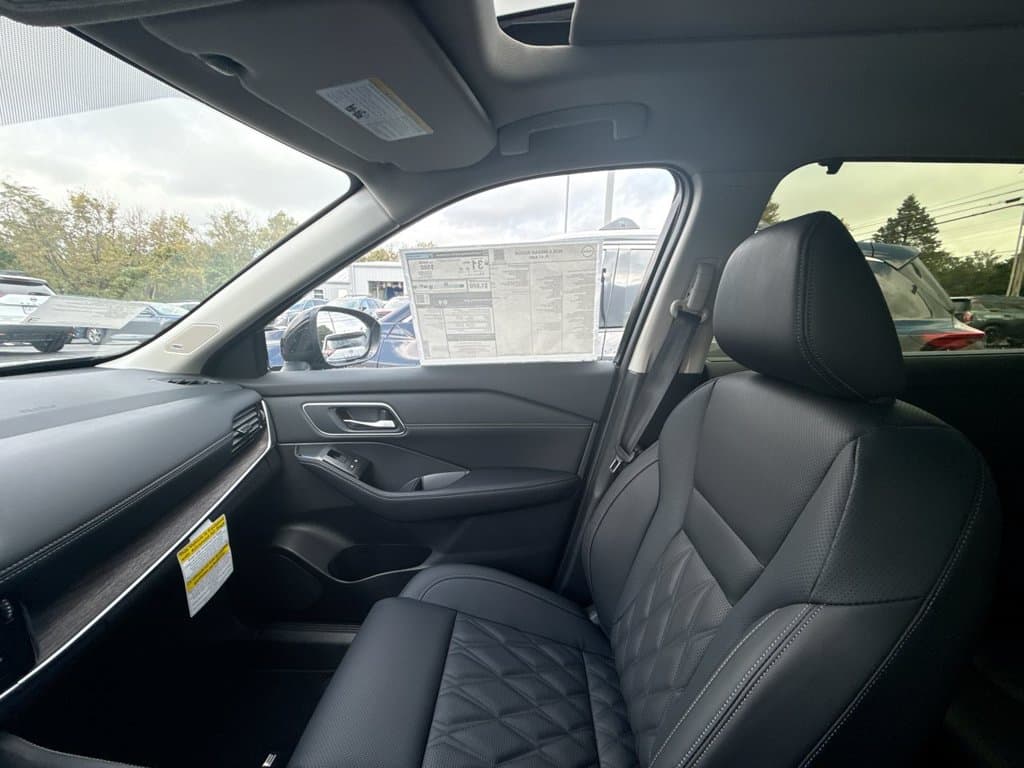 New 2026 Nissan Rogue Platinum - photo - 31