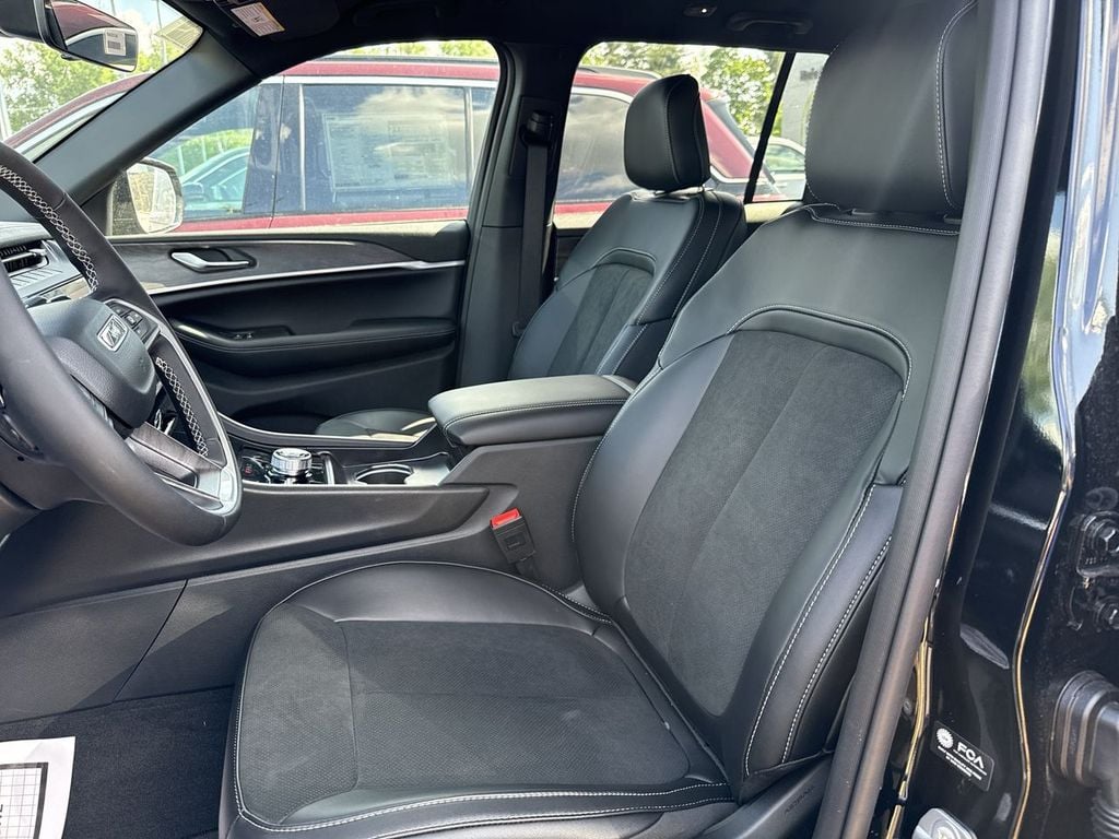 New 2026 Jeep Grand Cherokee Altitude - photo - 21