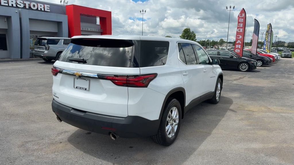 Pre-Owned 2023 Chevrolet Traverse LS - photo - 5