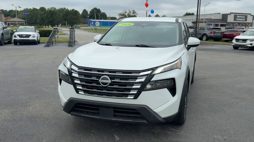 Pre-Owned 2024 Nissan Rogue SV - photo - 1