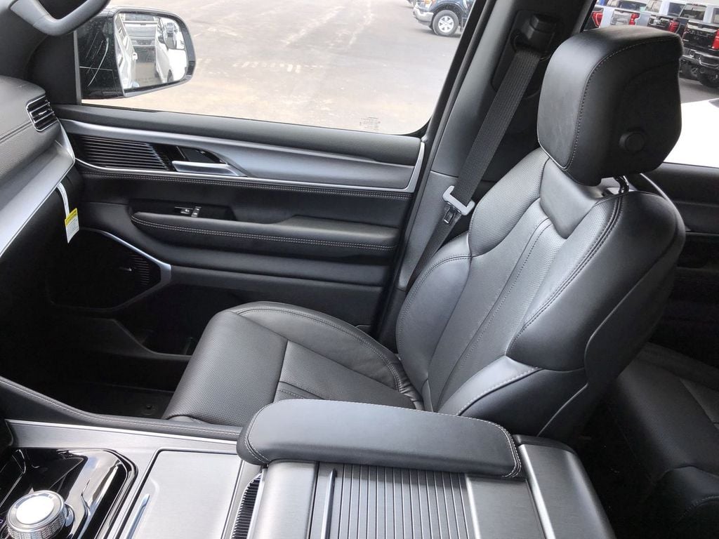 New 2026 Jeep Grand Wagoneer Limited Altitude - photo - 24