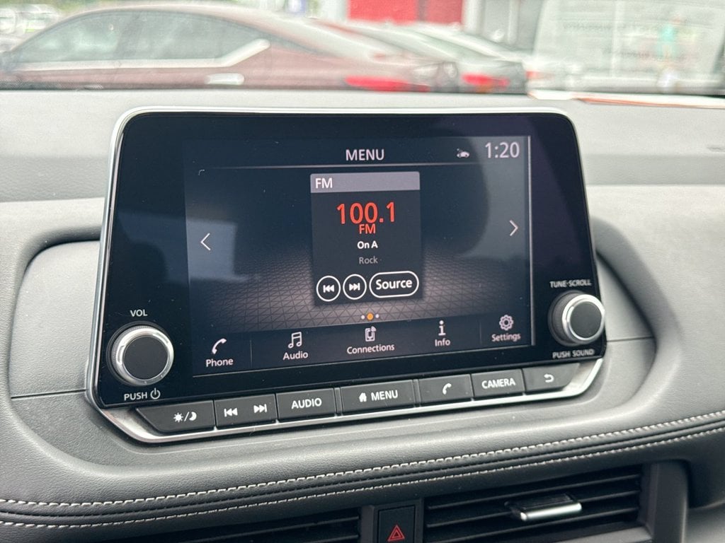 Pre-Owned 2024 Nissan Rogue SV - photo - 27