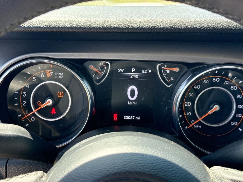 Pre-Owned 2023 Jeep Gladiator Sport S - photo - 23