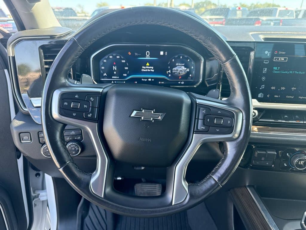 Pre-Owned 2023 Chevrolet Silverado 1500 RST - photo - 22