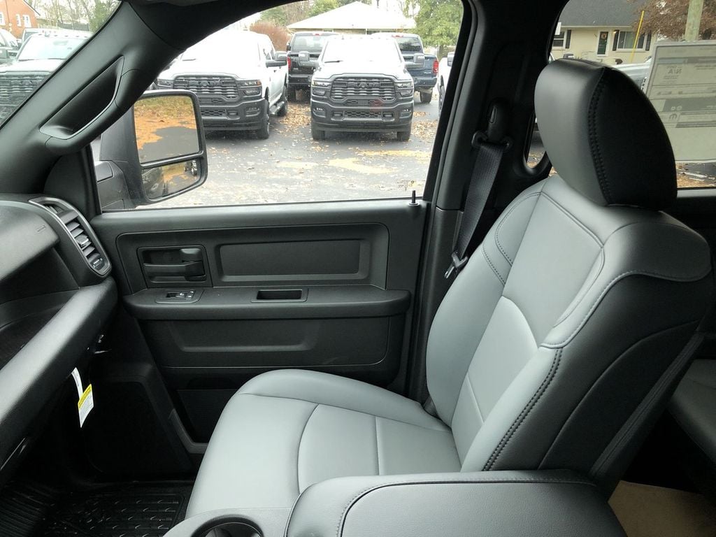 New 2026 Ram 3500 Tradesman - photo - 28