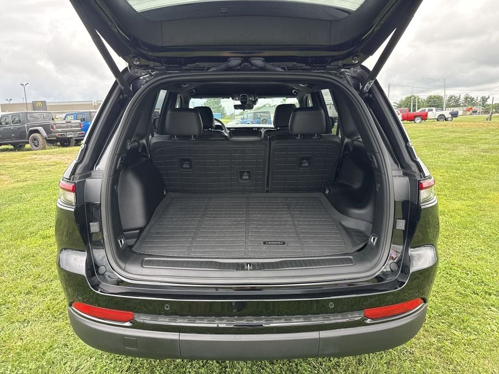 Pre-Owned 2025 Jeep Grand Cherokee Limited - photo - 16