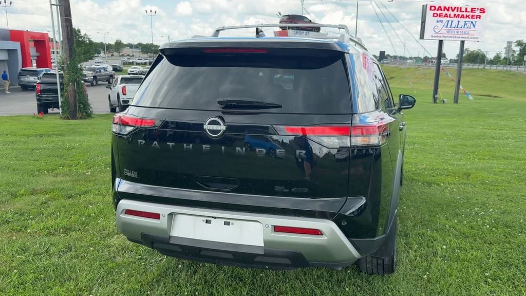 Pre-Owned 2024 Nissan Pathfinder SL - photo - 5
