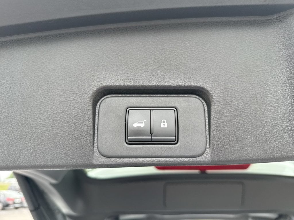 Pre-Owned 2024 Nissan Rogue SV - photo - 17