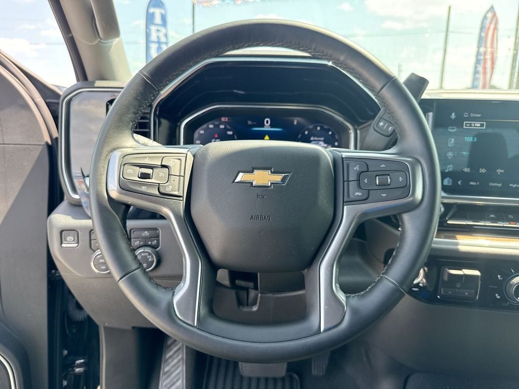 Pre-Owned 2025 Chevrolet Silverado 1500 LT - photo - 22