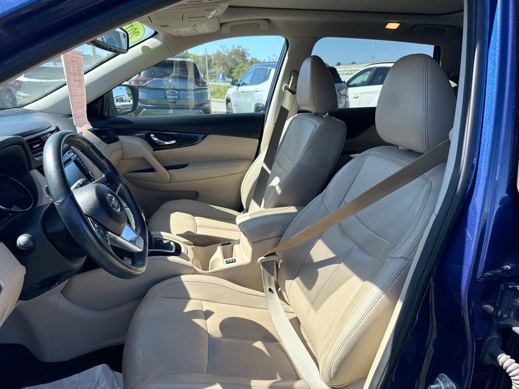 Pre-Owned 2017 Nissan Rogue SL - photo - 13