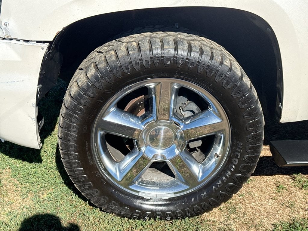 Pre-Owned 2012 Chevrolet Avalanche 1500 LTZ - photo - 1