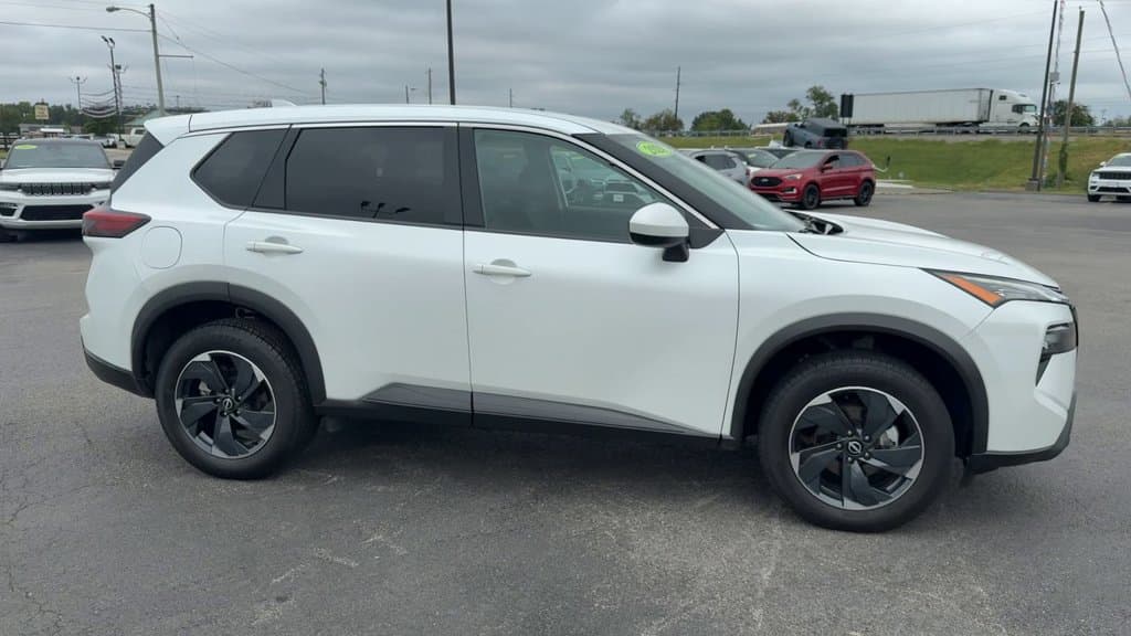 Pre-Owned 2024 Nissan Rogue SV - photo - 7