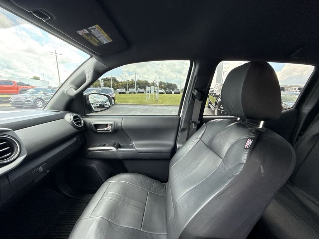 Pre-Owned 2022 Toyota Tacoma TRD Off-Road - photo - 29