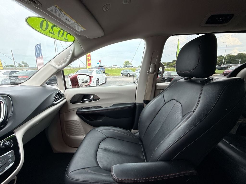 Pre-Owned 2020 Chrysler Pacifica Touring L - photo - 23