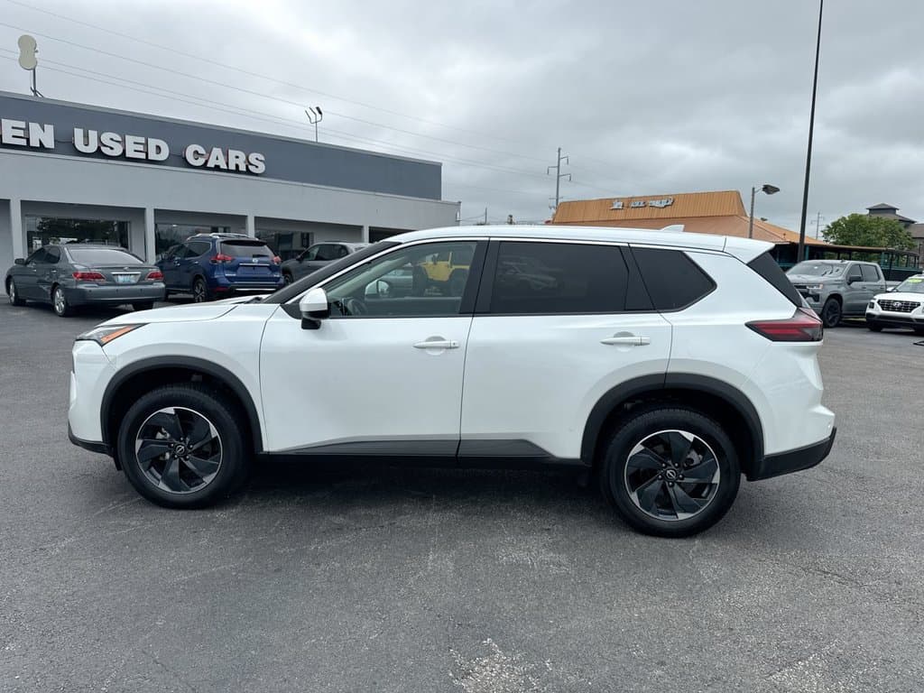Pre-Owned 2024 Nissan Rogue SV - photo - 10